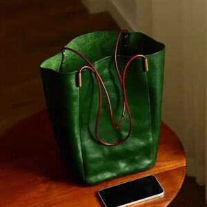 Elegant Green Tote Bag With Small Zipped Coin Purse Insert